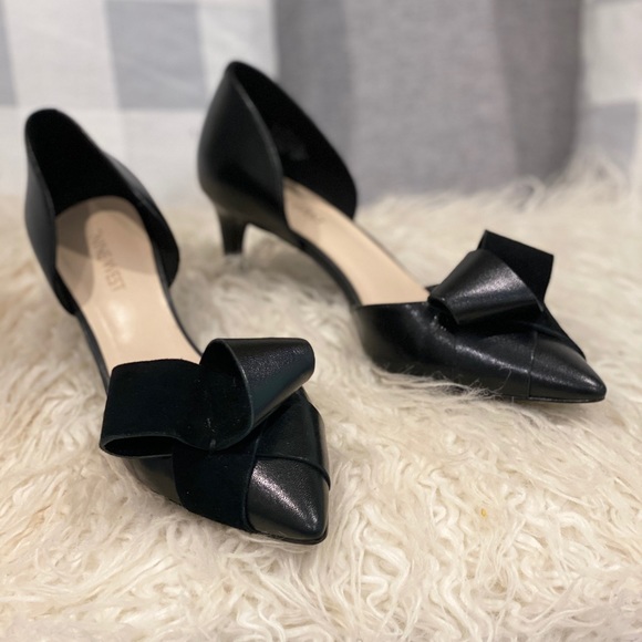 SOLD 𝑁𝑖𝑛𝑒 𝑊𝑒𝑠𝑡 Bow Heels - Picture 6 of 15